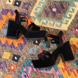 Urban outfittersBlack, chunky velvet heels size 9M